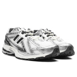 1906R - Silver Metallic/Black/Sea Salt