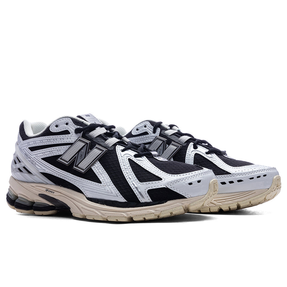 1906R - White/Black/Black Metallic