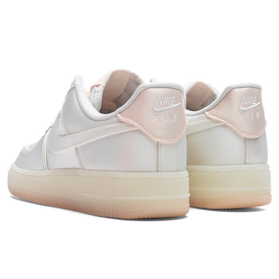 Women's Air Force 1 '07 LV8 - Sail/Sail/Barely Orange