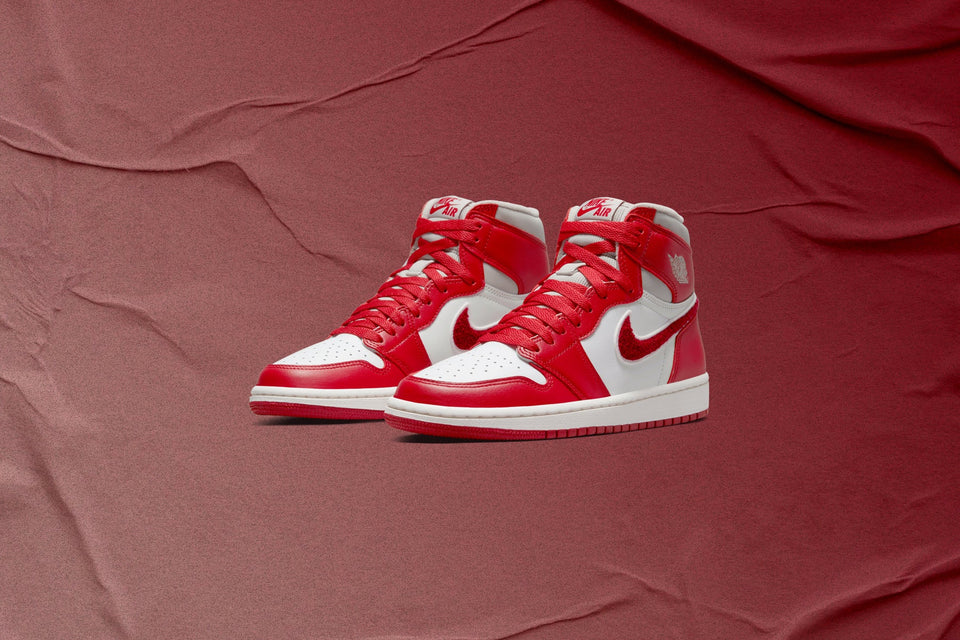 Women's Air Jordan 1 Retro High OG 'Varsity Red' - Light Iron Ore/Varsity Red/Sail