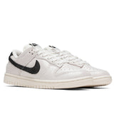 Women's Dunk Low SE - White/Black/Team Red
