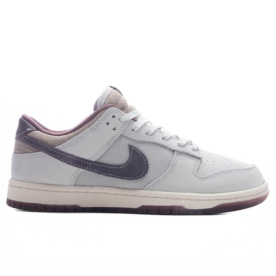 Dunk Low Retro SE - Off White/Dark Raisin/Spruce Aura
