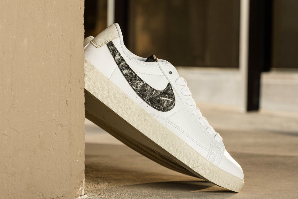 Women's Blazer Low SE - White/Black/Light Bone