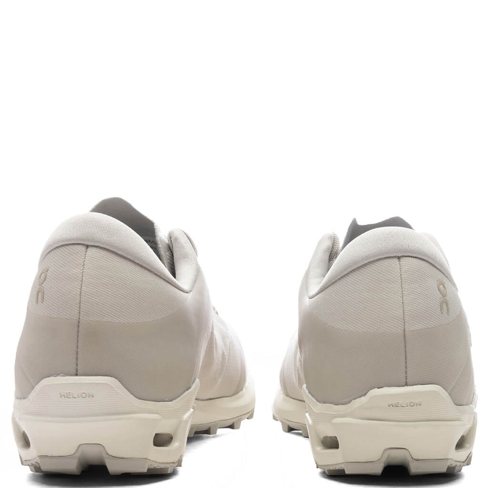 On x PAF Cloudventure Peak - Ice/Moondust