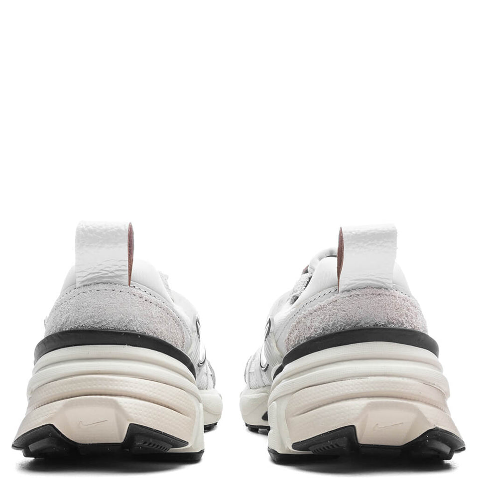 Women's V2K Run - Summit White/Chrome/White/Light Orewood Brown